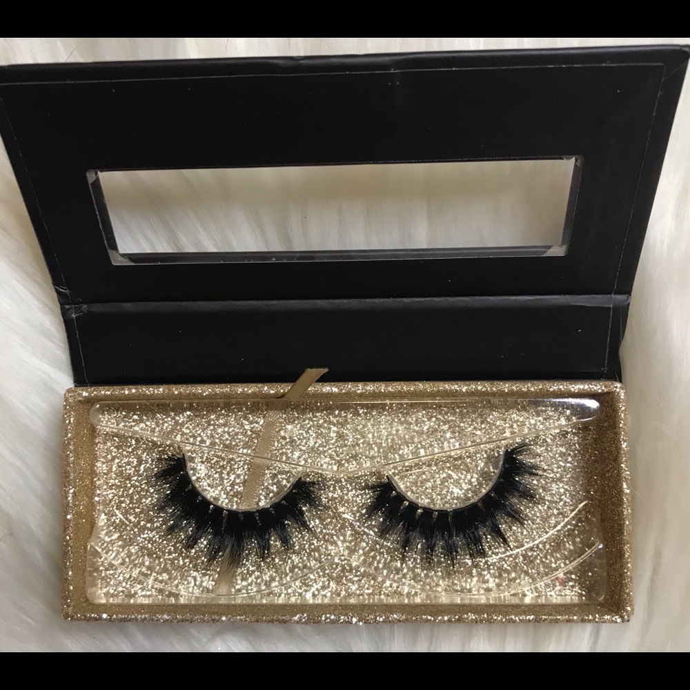 Luxury 3D Mink Eyelashes. GOLDEN TICKET